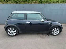 Schwarz Gebraucht 2006 Mini Cooper Kleinwagen | 850 €