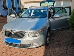 Silber Gebraucht 2013 Skoda Superb Exclusive Kombi | 11.900 € (Teuer)