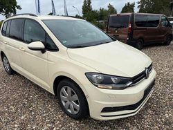 Gelb Gebraucht 2017 VW Touran Van / Kleinbus | 5.950 €