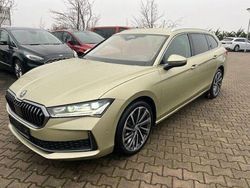 Gelb Gebraucht 2024 Skoda Superb LAURIN & KLEMENT Kombi | 38.840 € (Superpreis)