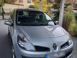 Silber Gebraucht 2006 Renault Clio II Authentique Limousine | 1.900 € (Fairer Preis)