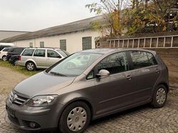 Grau Gebraucht 2006 VW Golf Plus Cross Comfortline Van / Kleinbus | 5.549 € (Fairer Preis)