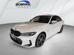 Weiß Gebraucht 2023 BMW 330e M Sport Limousine | 44.690 € (Etwas zu teuer)