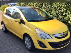 Gelb Gebraucht 2011 Opel Corsa Color Edition Kleinwagen | 3.900 € (Etwas zu teuer)