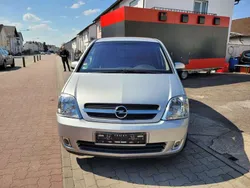 Silber Gebraucht 2004 Opel Meriva Essentia Van / Kleinbus | 3.490 € (Etwas zu teuer)