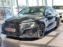 Mythosschwarz metallic Gebraucht 2025 Audi RS3 Kleinwagen | 77.990 € (Teuer)