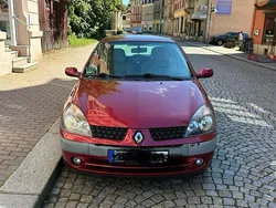 Rot Gebraucht 2003 Renault Clio II Kleinwagen | 1.600 € (Teuer)