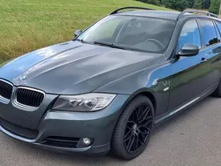 Grün Gebraucht 2009 BMW 320 Kombi | 3.690 € (Fairer Preis)