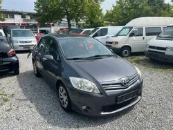 Grau Gebraucht 2011 Toyota Auris Kleinwagen | 2.500 € (Guter Preis)