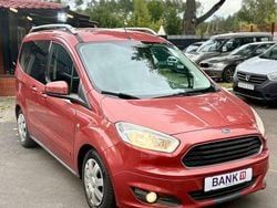 Venicerot metallic Gebraucht 2015 Ford Tourneo Courier Trend Van / Kleinbus | 7.699 € (Fairer Preis)