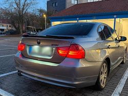 Silber Gebraucht 2009 BMW 318 Limousine | 12.000 €
