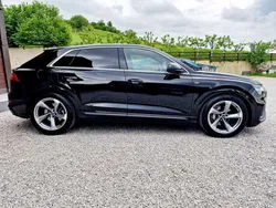 Schwarz Gebraucht 2022 Audi Q8 S-Line SUV | 64.500 € (Fairer Preis)