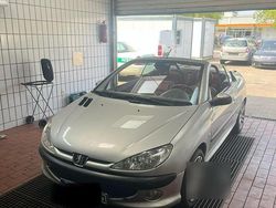 Grau Gebraucht 2002 Peugeot 206 CC Sport Cabrio | 1.890 € (Fairer Preis)