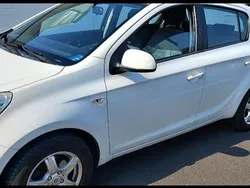 Weiß Gebraucht 2011 Hyundai i20 Limousine | 4.500 € (Teuer)