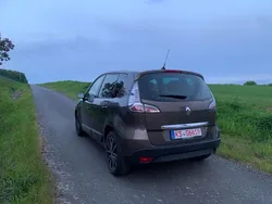 Mokkabraun Gebraucht 2013 Renault Scénic III Bose Edition Van / Kleinbus | 10.500 € (Teuer)