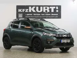 Zedergrün (metallic) Gebraucht 2023 Dacia Sandero Extreme Kleinwagen | 15.950 € (Guter Preis)