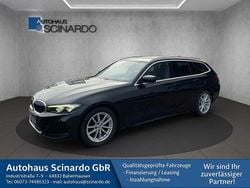 Schwarz Gebraucht 2023 BMW 318 Kombi | 25.680 € (Fairer Preis)