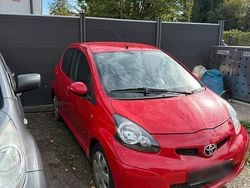 Rot Gebraucht 2009 Toyota Aygo Kleinwagen | 2.000 € (Guter Preis)