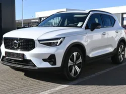 Weiß Gebraucht 2022 Volvo XC40 Plus SUV | 34.900 € (Etwas zu teuer)