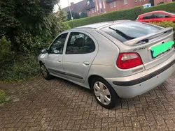 Silber Gebraucht 2002 Renault Mégane II Kleinwagen | 1.000 € (Guter Preis)