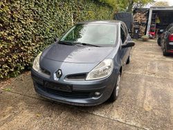 Grau Gebraucht 2006 Renault Clio III Limousine | 2.700 €