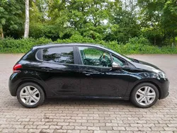 Schwarz Gebraucht 2019 Peugeot 208 Signature Sky Kleinwagen | 7.200 € (Guter Preis)