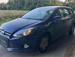 Blau Gebraucht 2011 Ford Focus Kombi | 1.699 € (Fairer Preis)