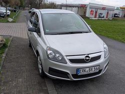 Silber Gebraucht 2007 Opel Zafira Van / Kleinbus | 3.200 € (Fairer Preis)