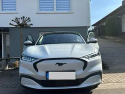 Weiß Gebraucht 2021 Ford Mustang Mach-E Standard Range SUV | 26.400 € (Guter Preis)