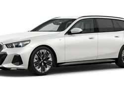 Weiß Gebraucht 2024 BMW 520 Comfort Edition Kombi | 52.606 € (Guter Preis)