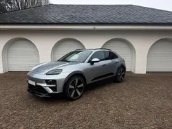 Silber Gebraucht 2024 Porsche Macan Turbo SUV | 108.900 €