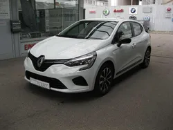 Weiß Gebraucht 2023 Renault Clio V Equilibre Kleinwagen | 13.399 € (Fairer Preis)