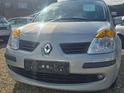 Grau Gebraucht 2004 Renault Modus Dynamique Van / Kleinbus | 1.950 € (Fairer Preis)