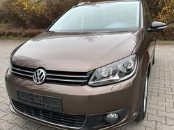 Braun Gebraucht 2011 VW Touran Style Van / Kleinbus | 9.900 € (Etwas zu teuer)
