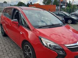 Rot Gebraucht 2015 Opel Zafira Van / Kleinbus | 7.950 € (Fairer Preis)