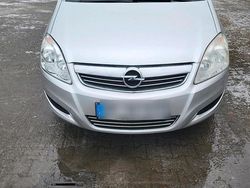 Grau Gebraucht 2010 Opel Zafira Van / Kleinbus | 1.700 € (Guter Preis)
