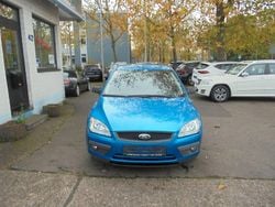 Blau Gebraucht 2006 Ford Focus Trend Limousine | 1.950 € (Guter Preis)