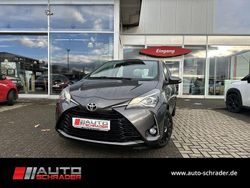 Grau Gebraucht 2018 Toyota Yaris Team Limousine | 12.500 € (Fairer Preis)