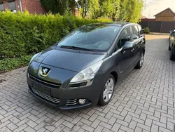 Grau Gebraucht 2014 Peugeot 5008 Business-Line Van / Kleinbus | 6.900 € (Fairer Preis)