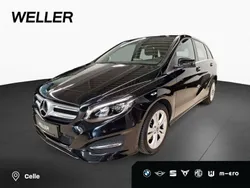 Kosmosschwarz (schwarz) Gebraucht 2018 Mercedes B200 Van / Kleinbus | 16.350 € (Guter Preis)