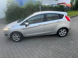 Silber Gebraucht 2016 Ford Fiesta Trend Kleinwagen | 5.500 € (Fairer Preis)
