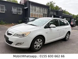 Weiß Gebraucht 2012 Opel Astra Design Edition Kombi | 2.999 € (Guter Preis)