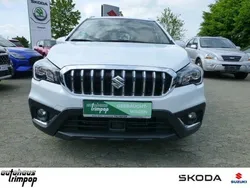 Pearl cool white metallic Gebraucht 2017 Suzuki SX4 S-Cross Comfort+ SUV | 16.990 € (Fairer Preis)