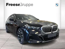 M carbonschwarz metallic Gebraucht 2025 BMW 520 M Sport Kombi | 70.690 €