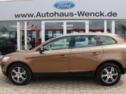 Terra bronze / metallic Gebraucht 2010 Volvo XC60 Summum SUV | 7.970 € (Teuer)