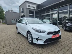 Weiß Neu 2025 Kia Ceed 2 Limousine | 27.999 € (Etwas zu teuer)