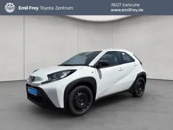 Schneeweiß Neu 2025 Toyota Aygo X-play Kleinwagen | 16.650 €