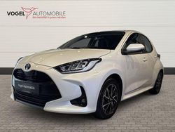 Platinweiss metallic Gebraucht 2023 Toyota Yaris Hybrid Basis Limousine | 22.380 € (Etwas zu teuer)