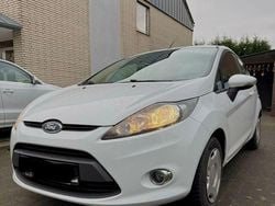 Weiß Gebraucht 2012 Ford Fiesta Titanium Limousine | 3.990 € (Guter Preis)