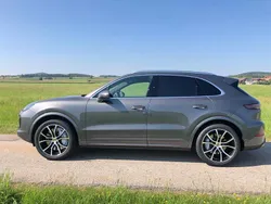 Grau Gebraucht 2018 Porsche Cayenne Turbo SUV | 69.600 € (Superpreis)